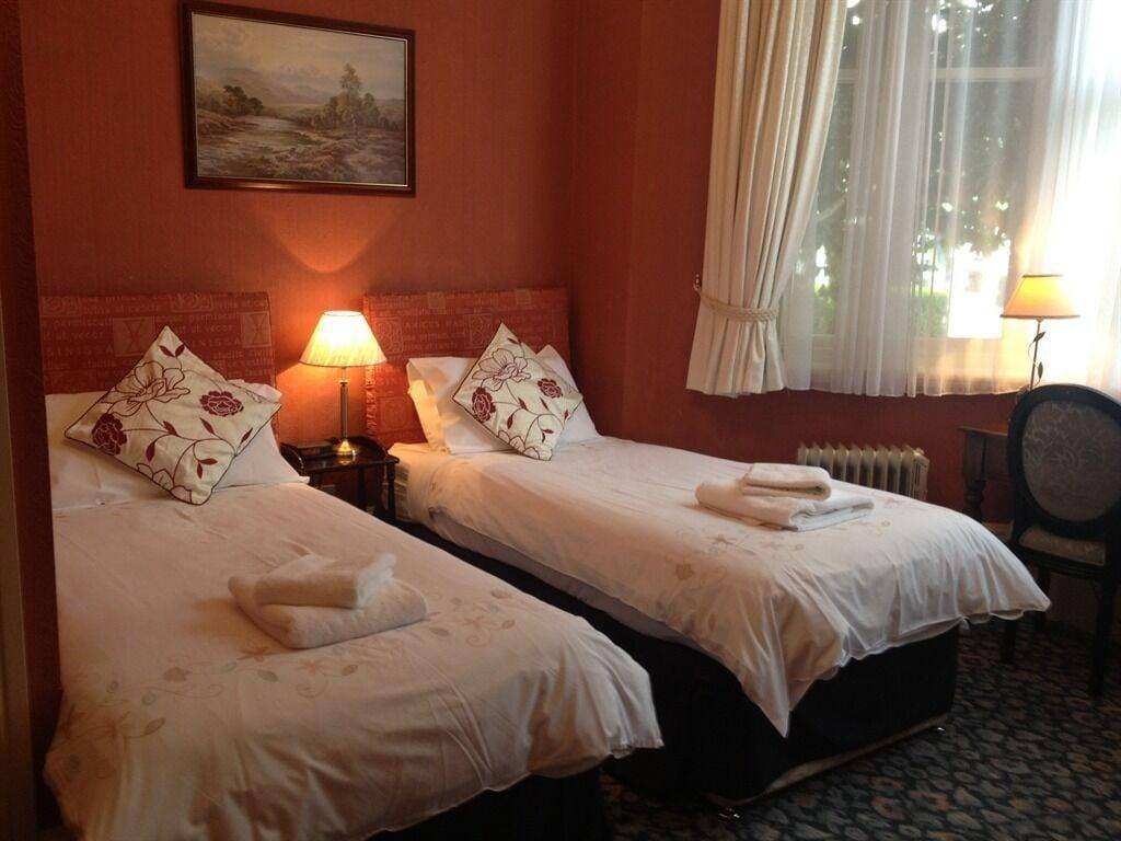 Ascot House Guest house 4*