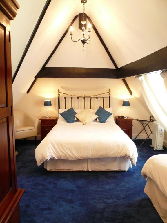 Ascot House Guest house 4*