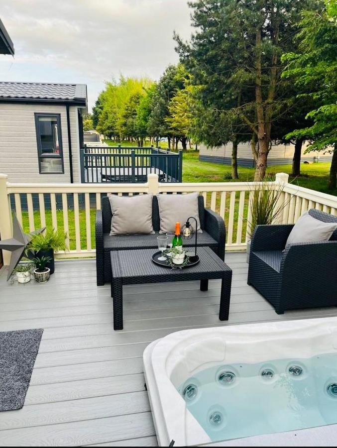 Woodpark With Hot Tub Holiday home *