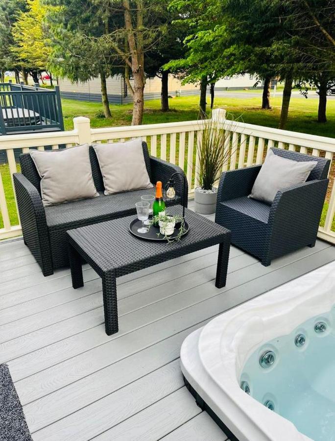 Holiday home Woodpark With Hot Tub