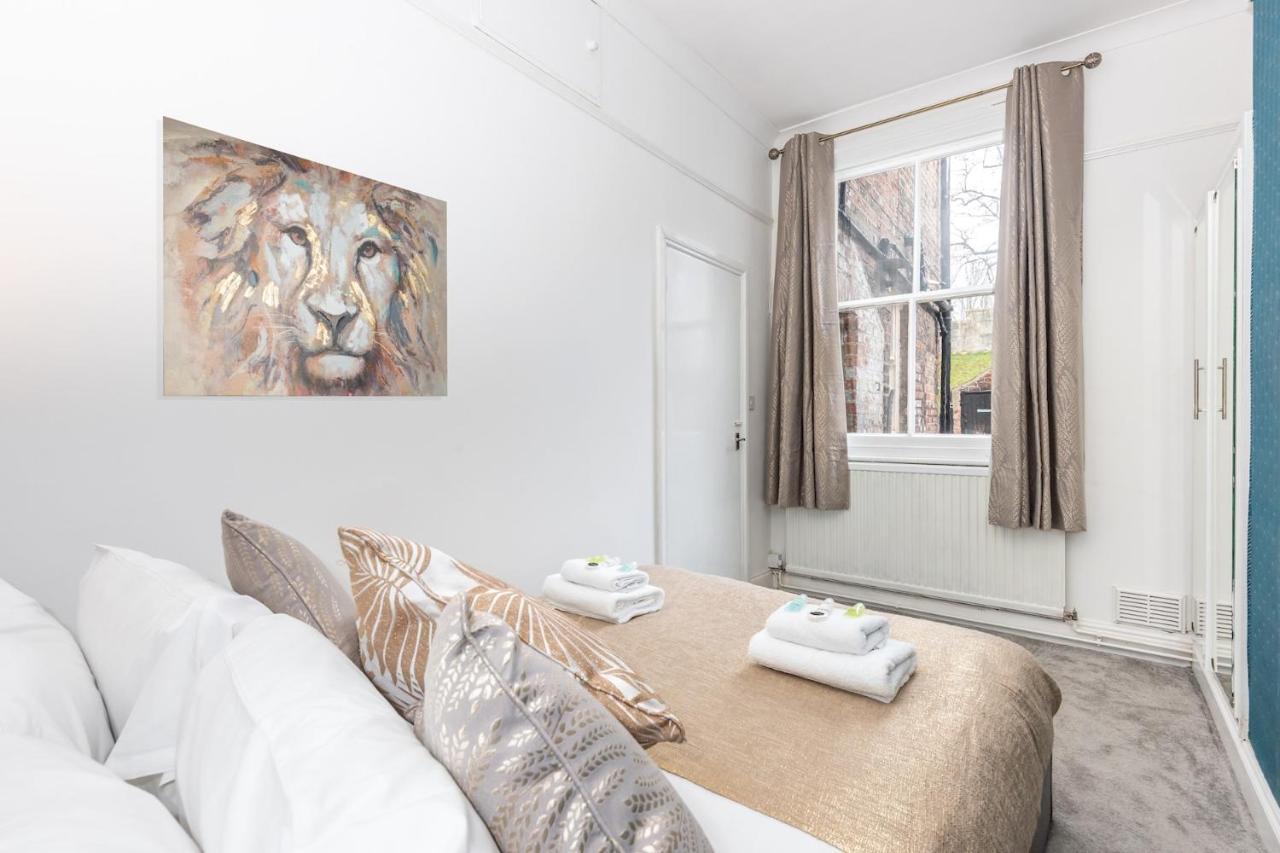 Bright, Beautiful Flat With Garden - Pass The Keys Apartment