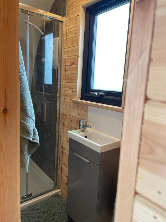 Little Meadow Pods With Hot Tub Campsite *