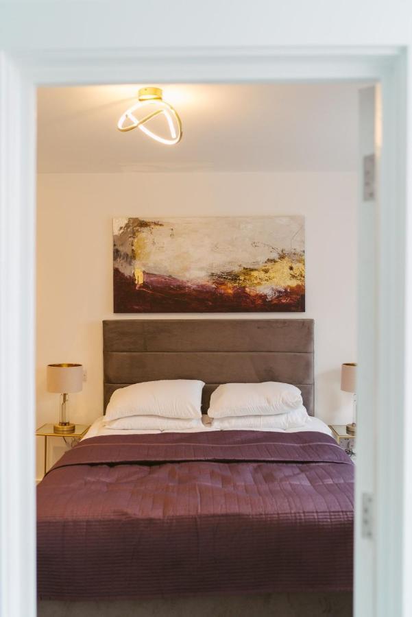6 3 Bedrooms, Sleeps X 6 * York