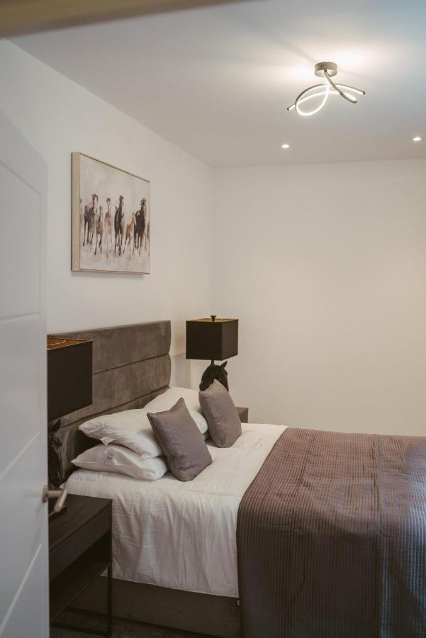 6 3 Bedrooms, Sleeps X 6 * York