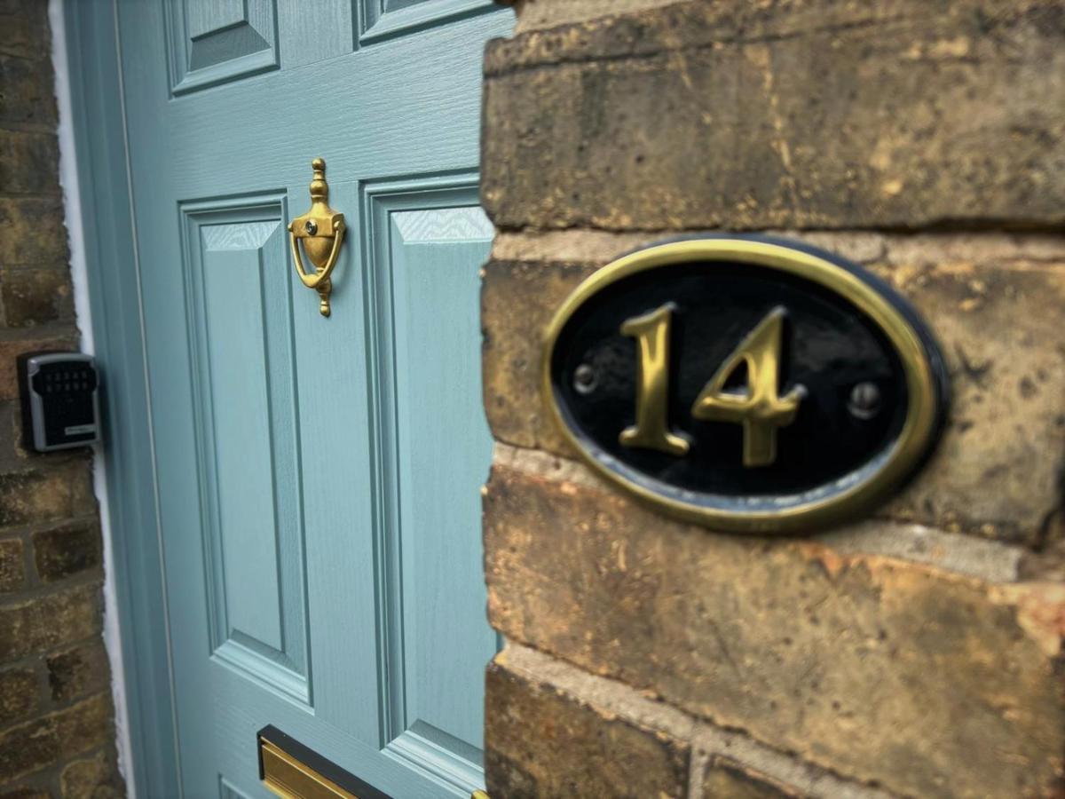 Escape 2 Unwind, Victorian Elegance - Sleeps 6 Holiday home *