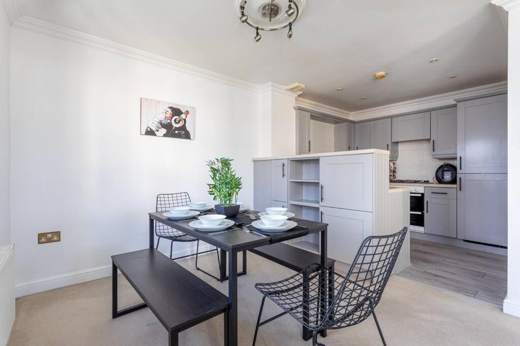 Apartment 3 Bed Duplex In - Sleeps 6 *