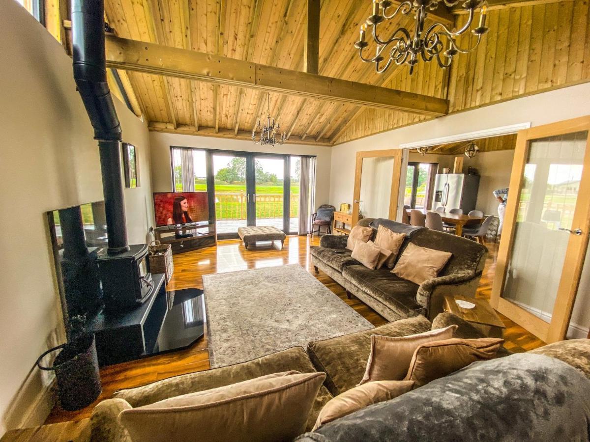 Holiday home 4bed Sleeps8-pet Friendly-hot Tub-log Burner York