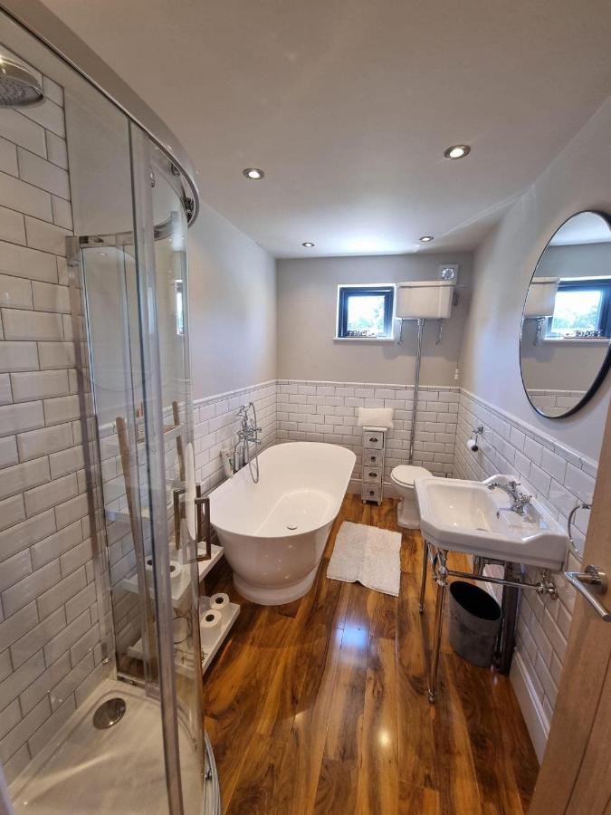 4bed Sleeps8-pet Friendly-hot Tub-log Burner