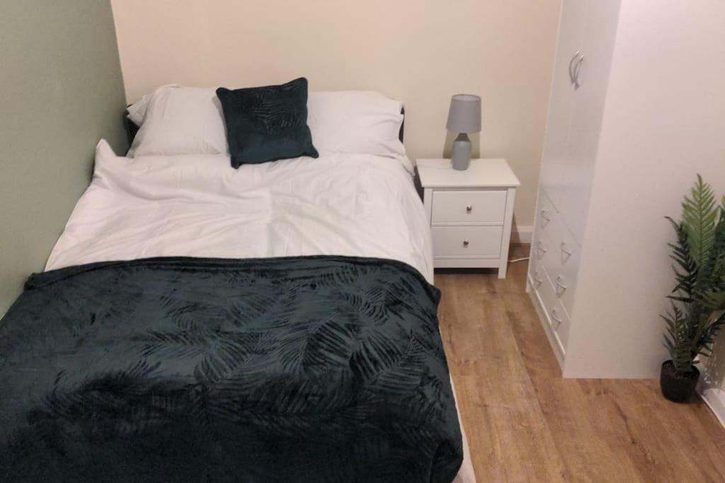 4 Bedroom Near Racecourse Apartment York