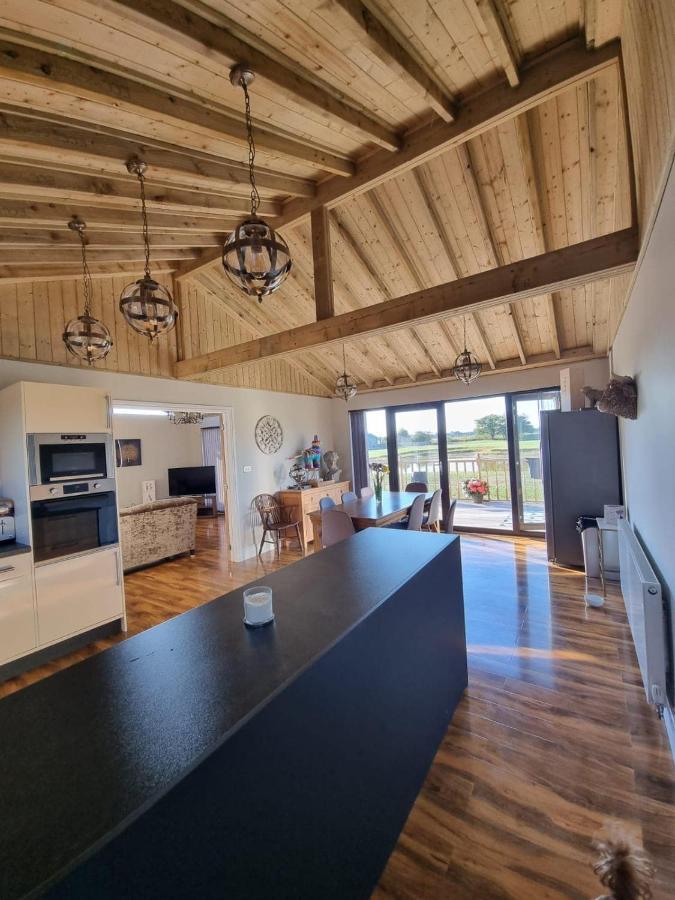 4bed Sleeps8-pet Friendly-hot Tub-log Burner Holiday home *