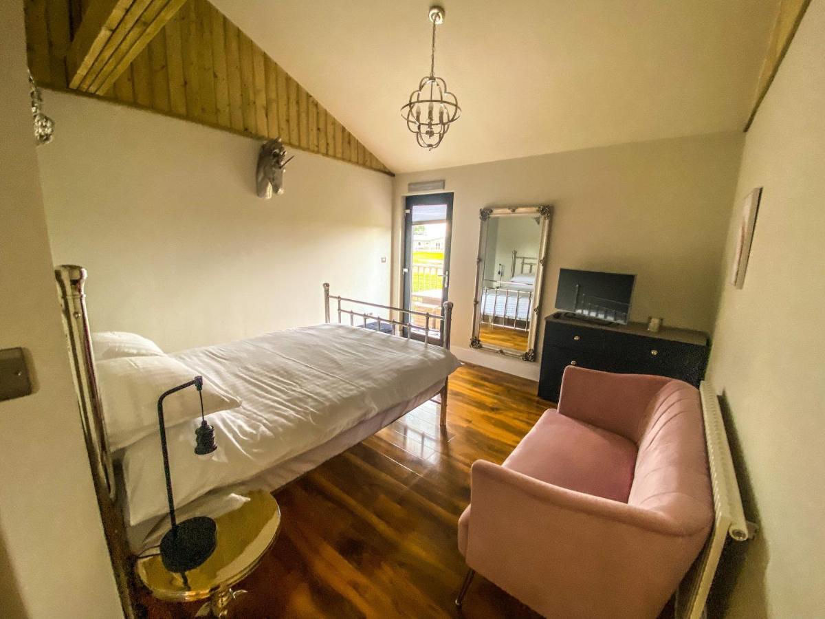 4bed Sleeps8-pet Friendly-hot Tub-log Burner Holiday home *