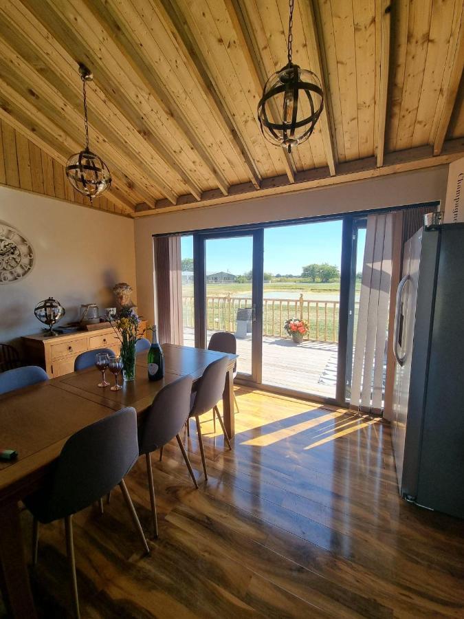 4bed Sleeps8-pet Friendly-hot Tub-log Burner Holiday home *