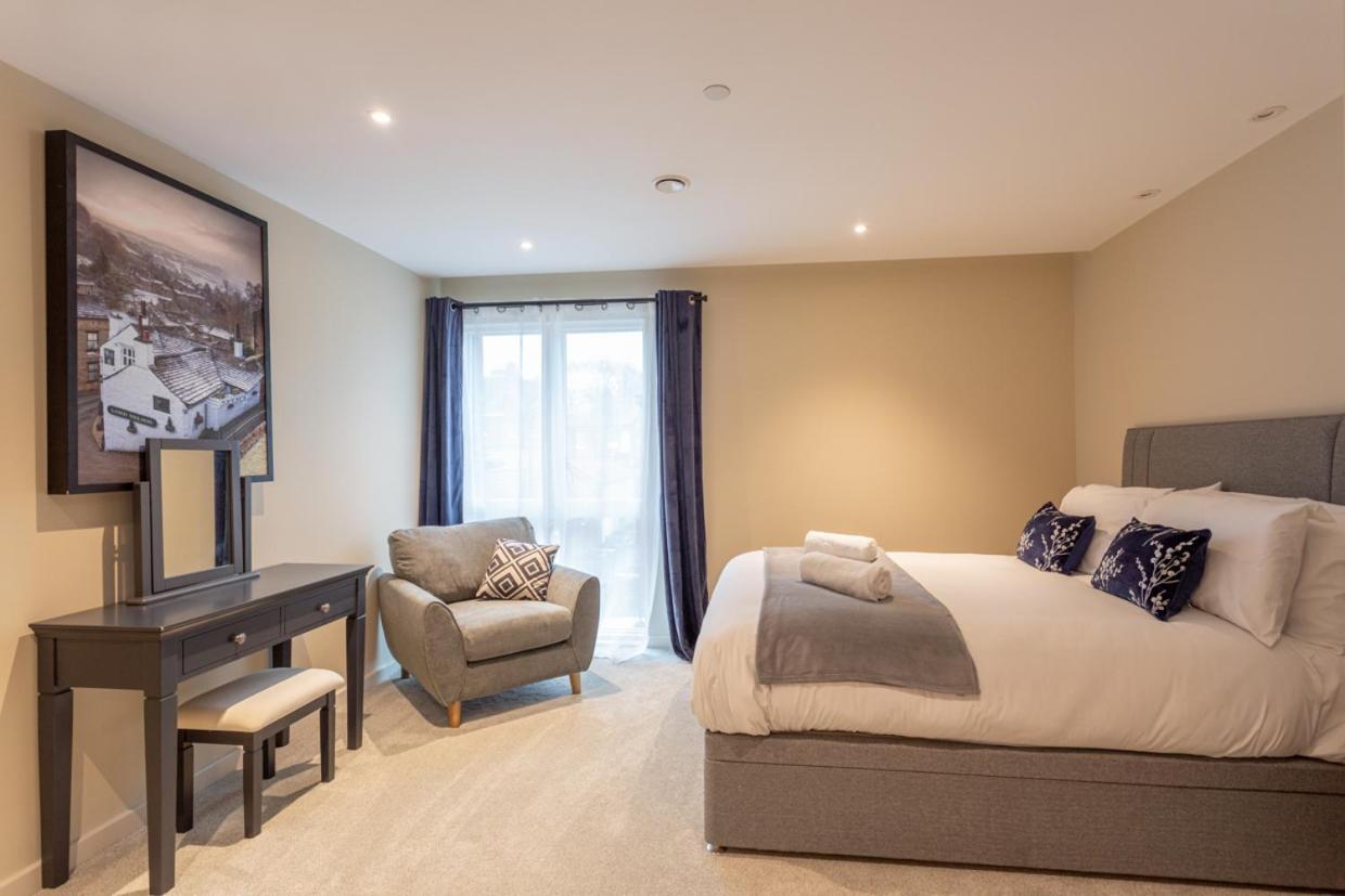 Luxury 2 Bedroom With Free Parking In The Heart Of Apartment *