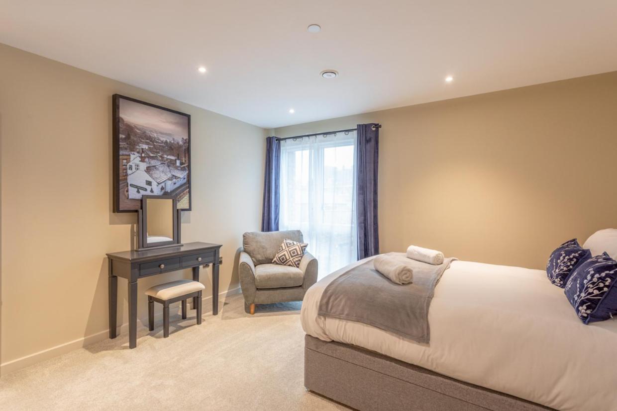 Luxury 2 Bedroom With Free Parking In The Heart Of *