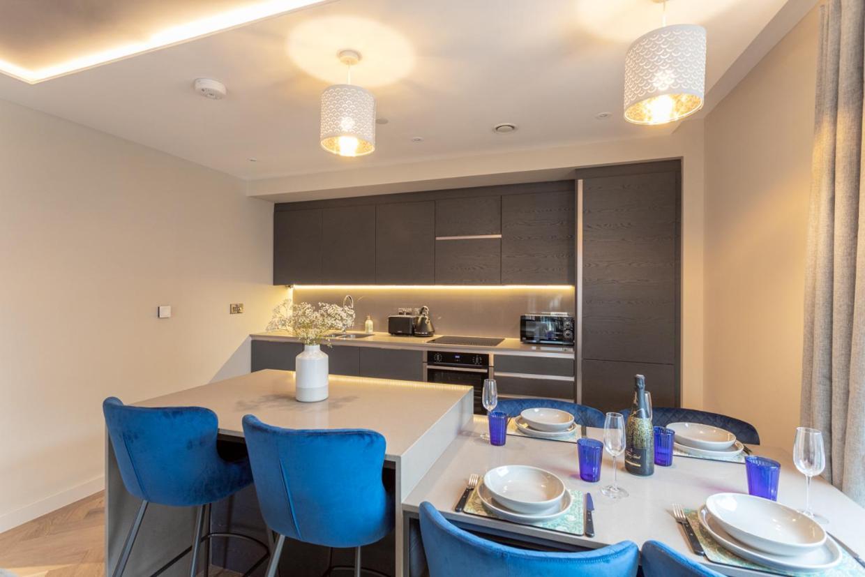 Luxury 2 Bedroom With Free Parking In The Heart Of Apartment York