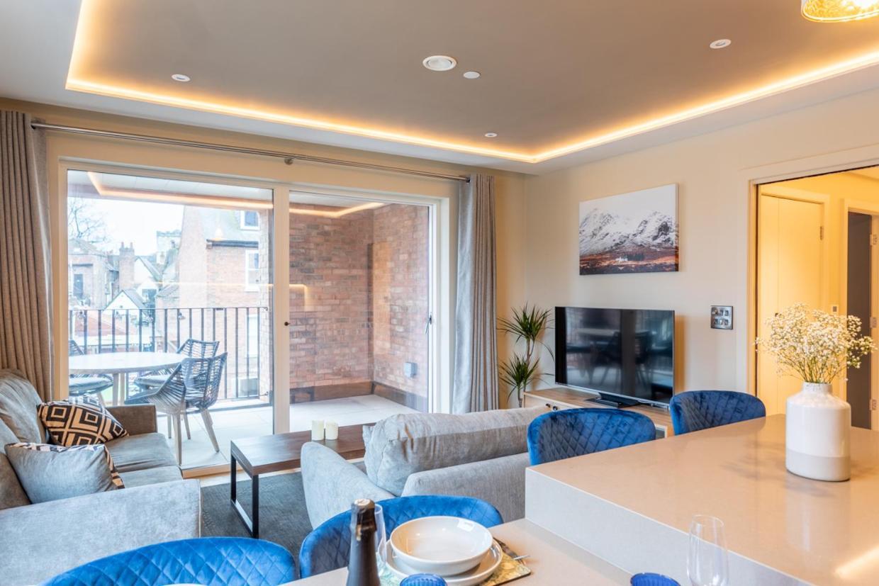 Luxury 2 Bedroom With Free Parking In The Heart Of Apartment York