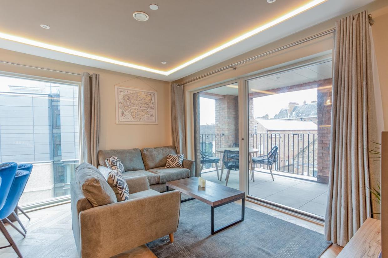 Luxury 2 Bedroom With Free Parking In The Heart Of *