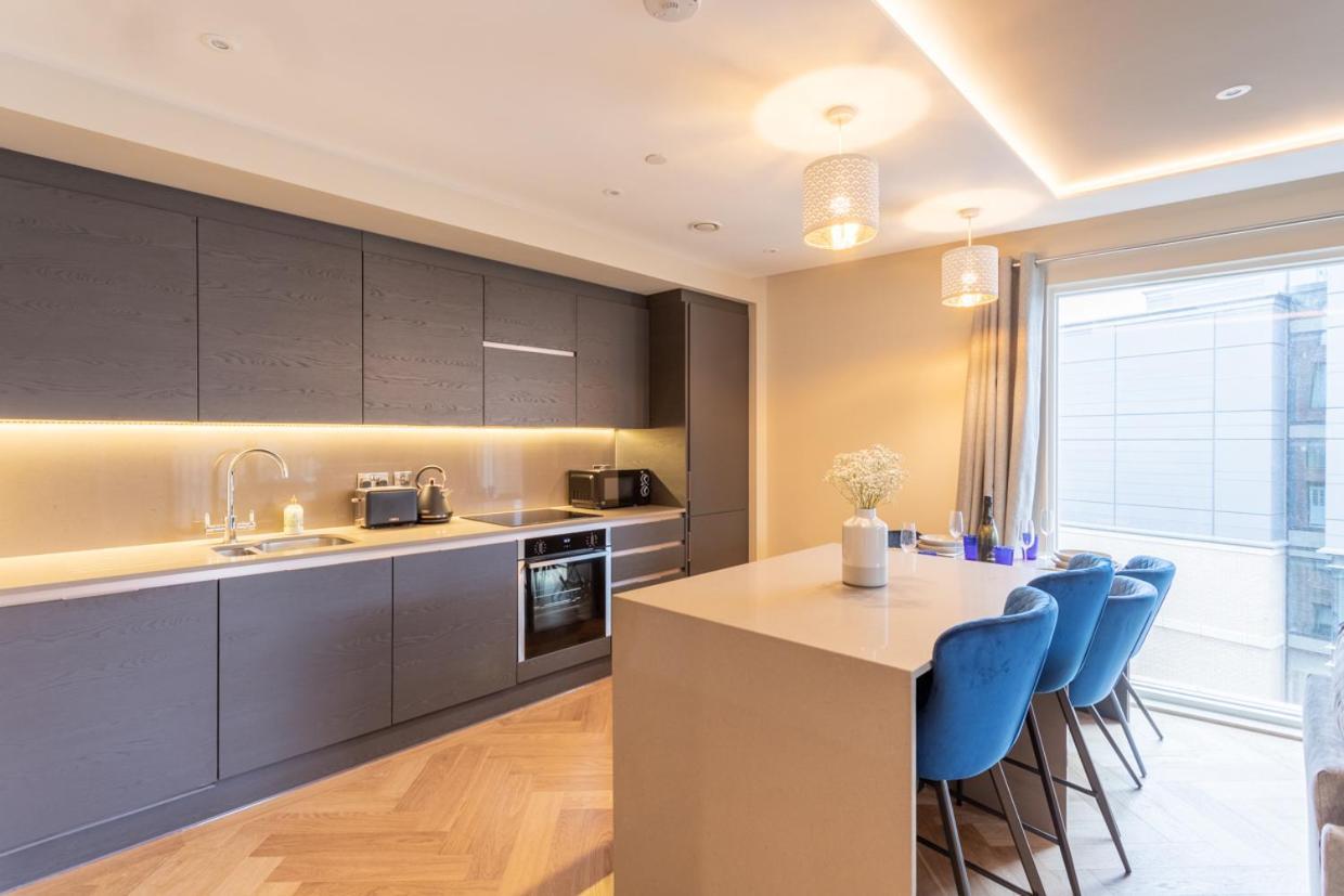 Apartment Luxury 2 Bedroom With Free Parking In The Heart Of *