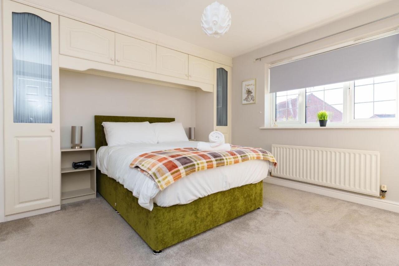 Redgrave Detached With Free Parking 4 Minutes From Walls Holiday home York