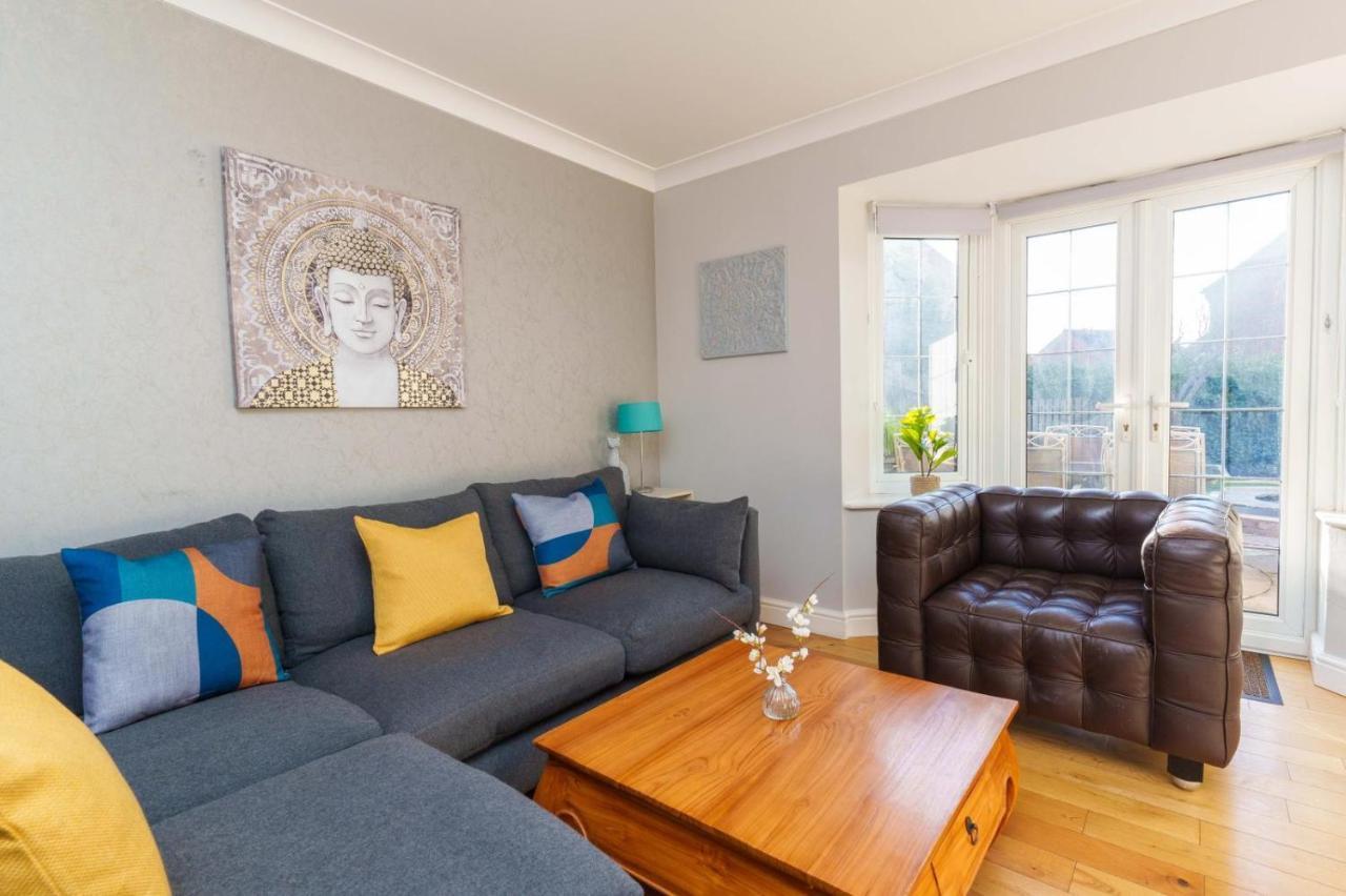 Redgrave Detached With Free Parking 4 Minutes From Walls Holiday home