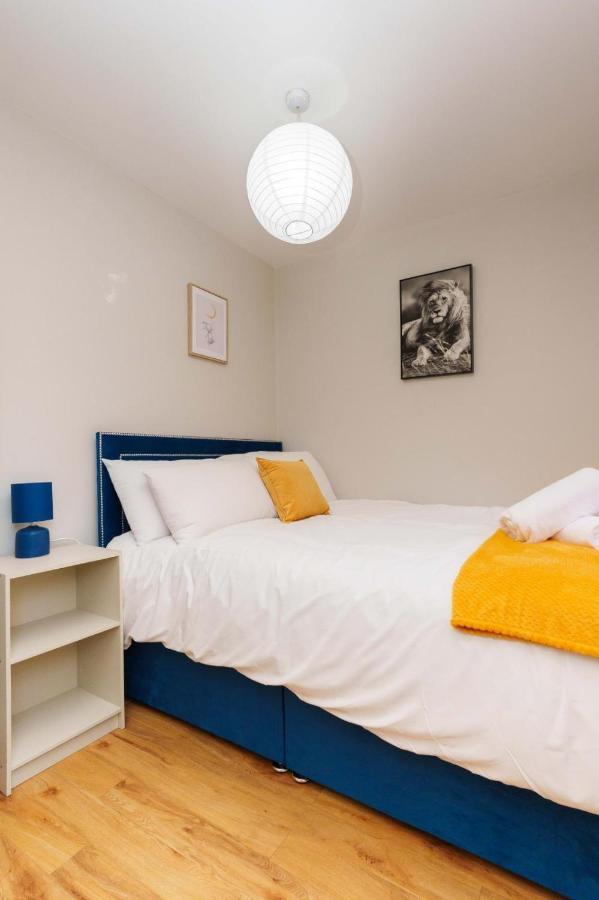 Redgrave Detached With Free Parking 4 Minutes From Walls Holiday home *