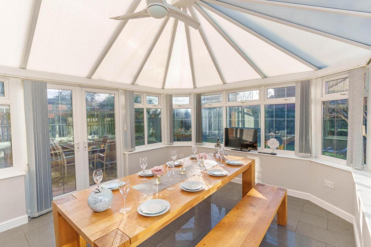Redgrave Detached With Free Parking 4 Minutes From Walls Holiday home *