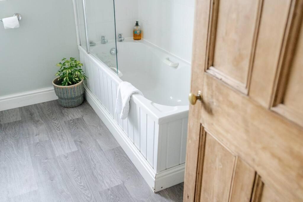 Spacious 3 Bedroom House Holiday home York