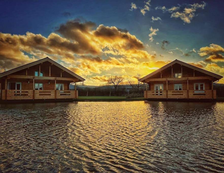 Holiday home Luxury Hot Tub And Sauna In *