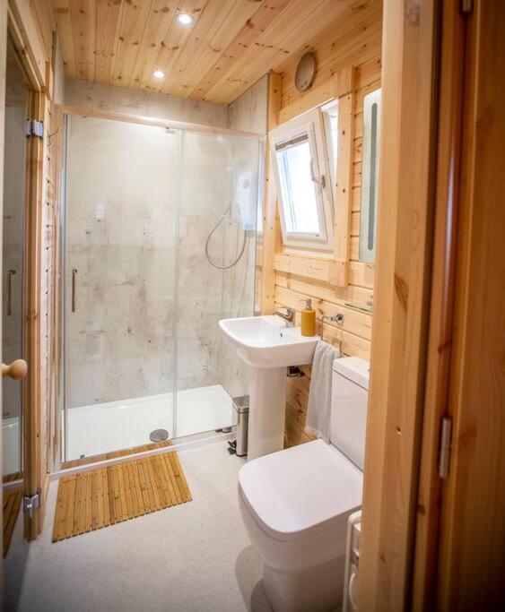 Luxury Hot Tub And Sauna In York