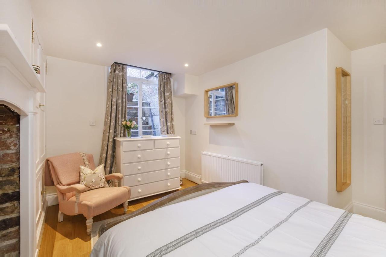 The Square Garden In For Up To 4 Guests Apartment *