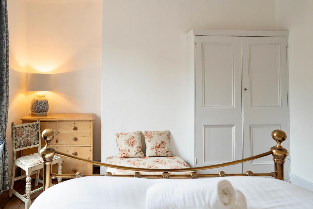 Stylish Retreat Inside Walls Holiday home