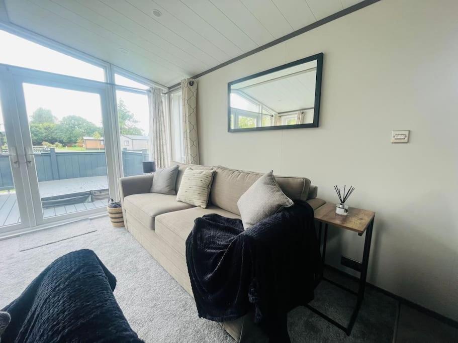 Field View With Hot Tub Holiday home York