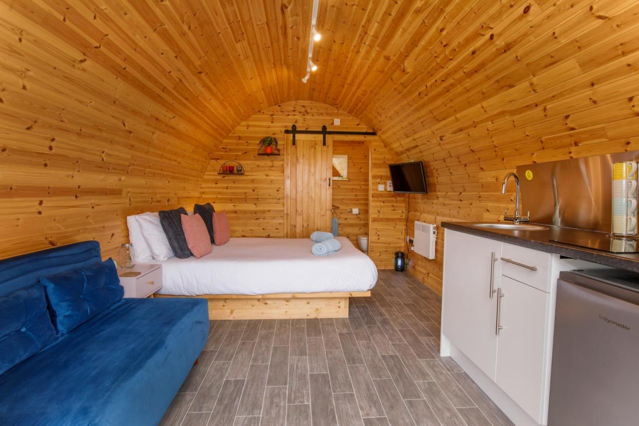 Little Meadow Pods With Hot Tub Campsite