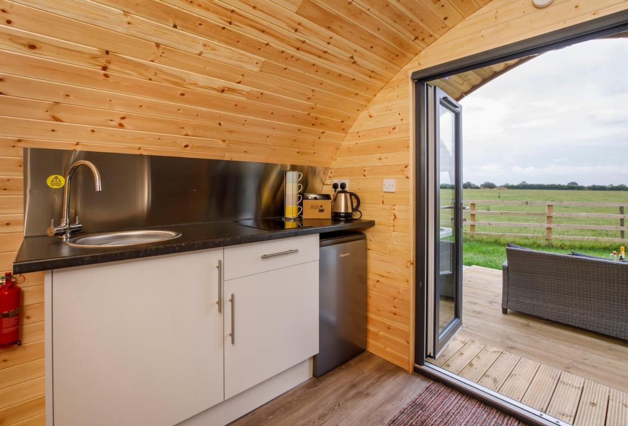 Little Meadow Pods With Hot Tub Campsite