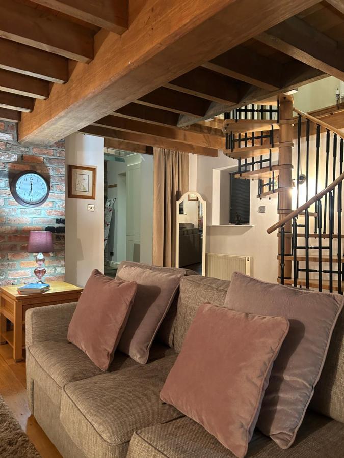Holiday home Granary With Hot Tub