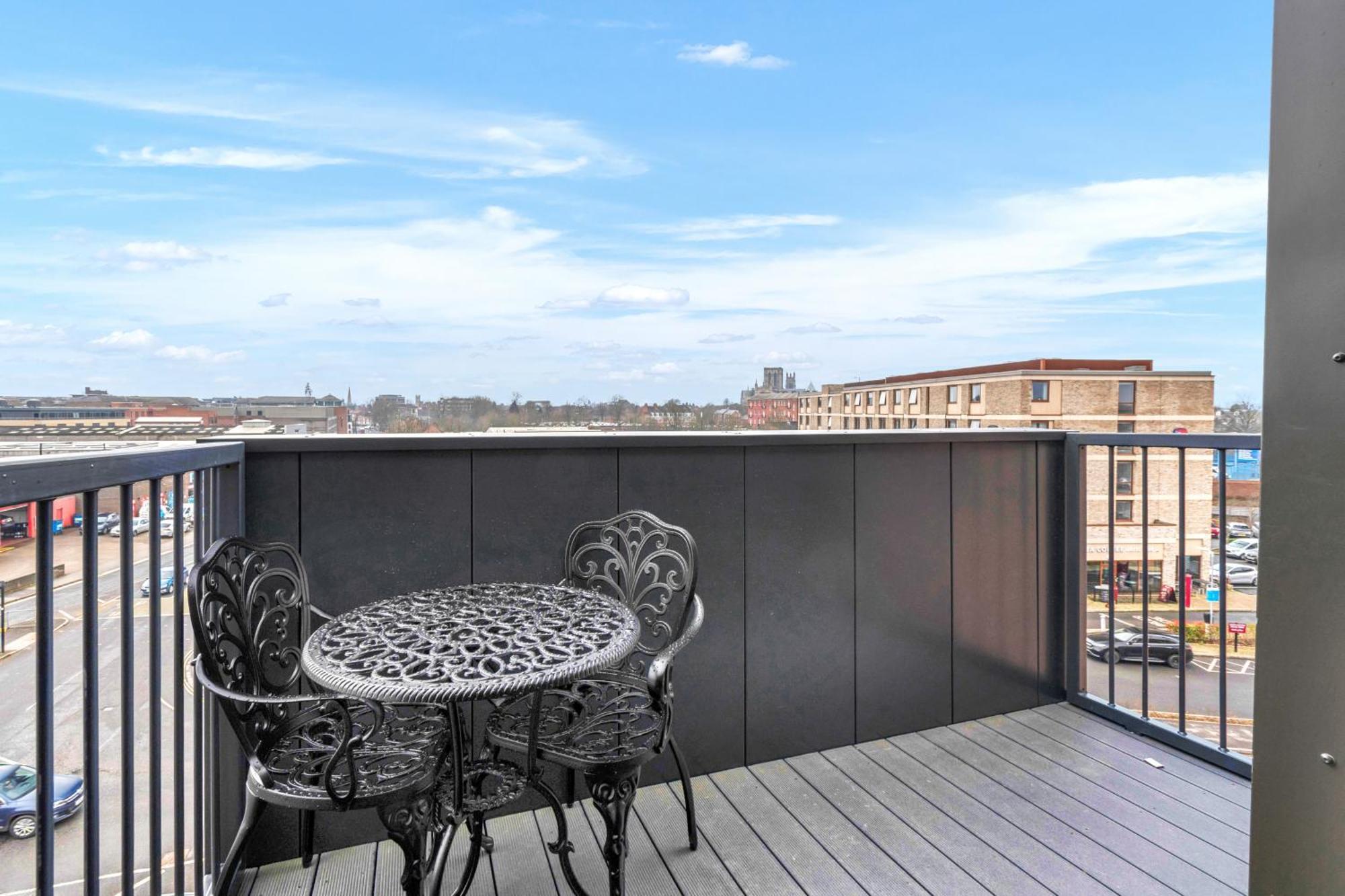 47 With Free Secure Parking And Onsite Gym *