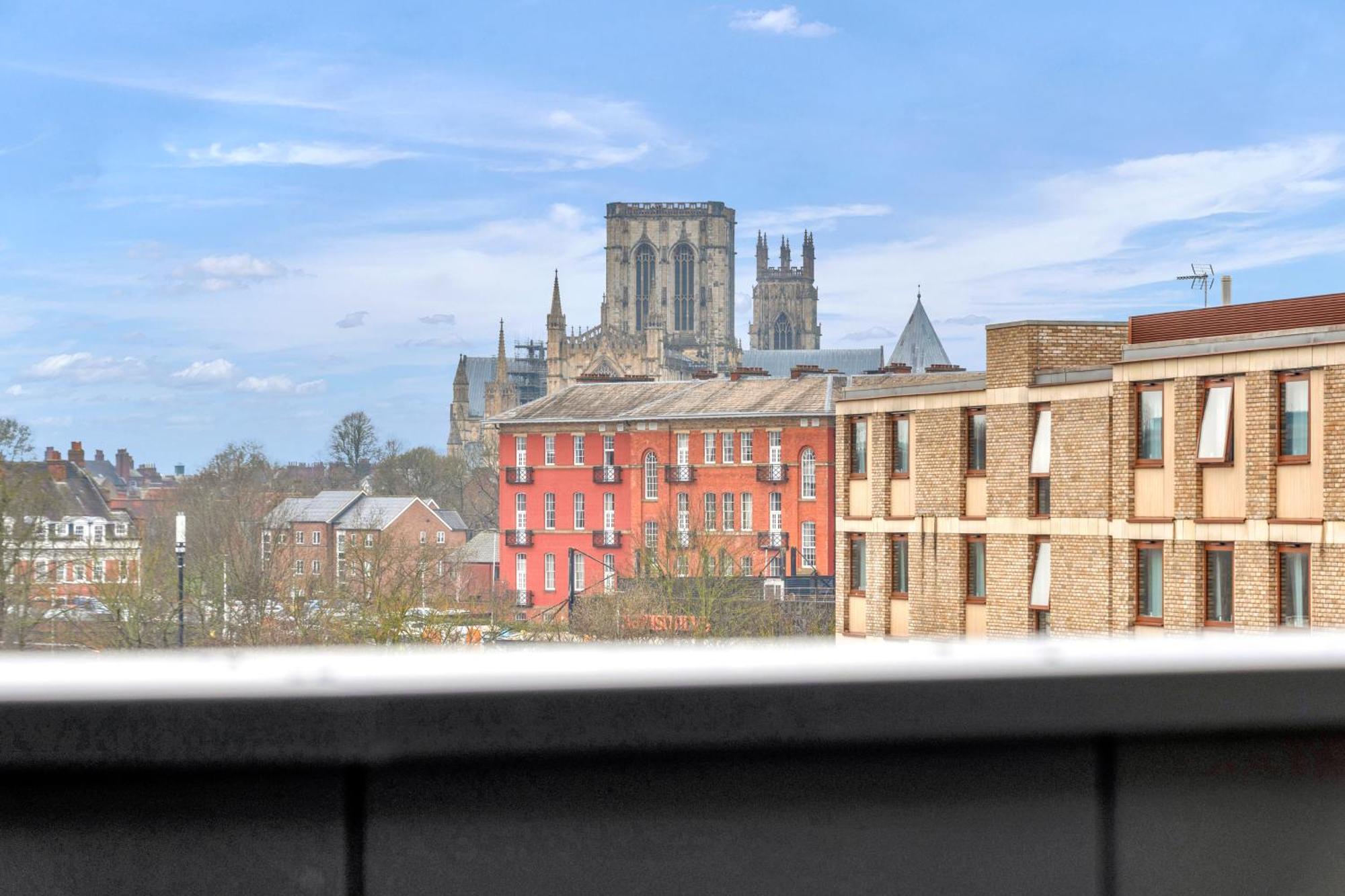Apartment 47 With Free Secure Parking And Onsite Gym York