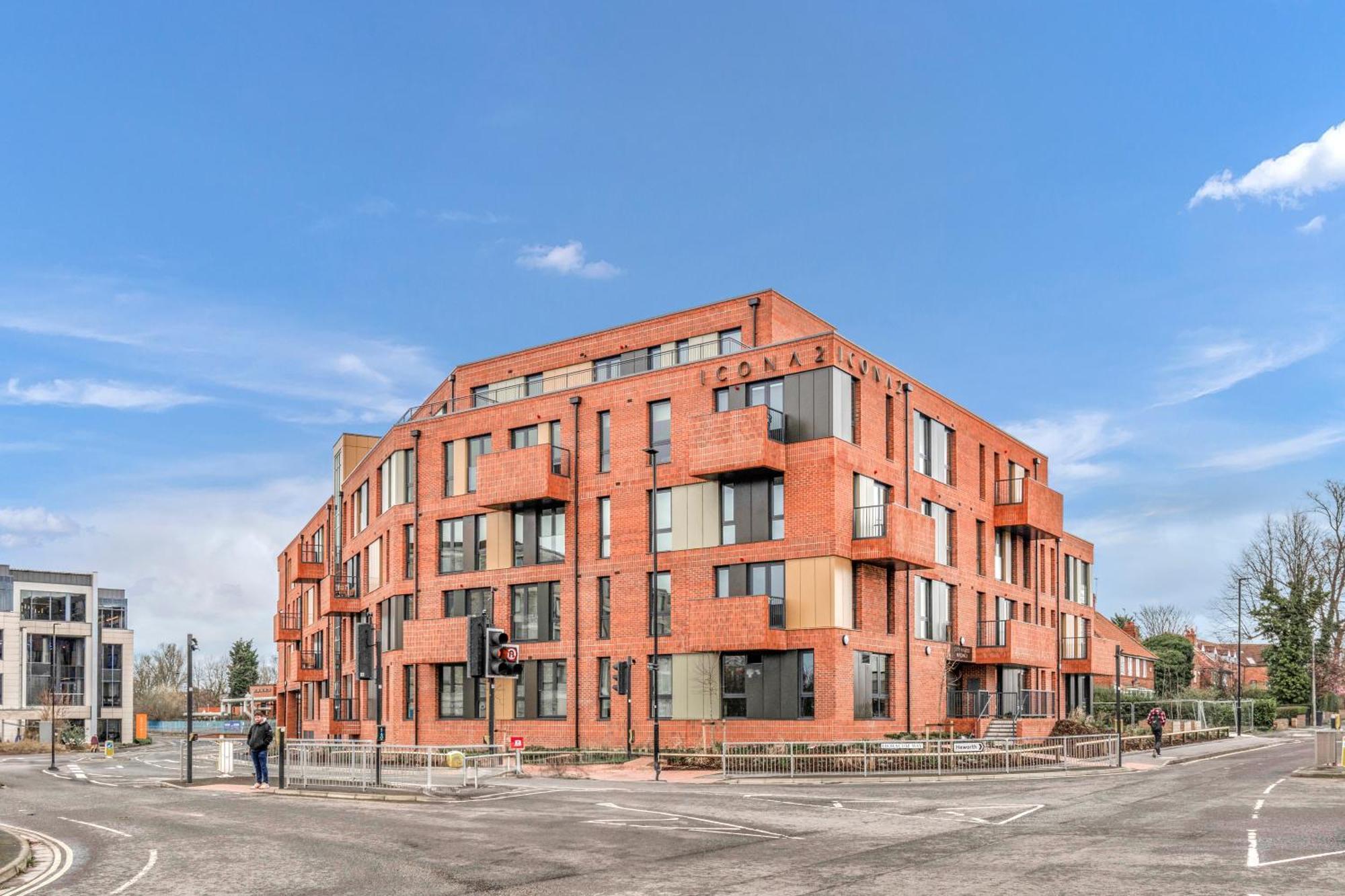 47 With Free Secure Parking And Onsite Gym York