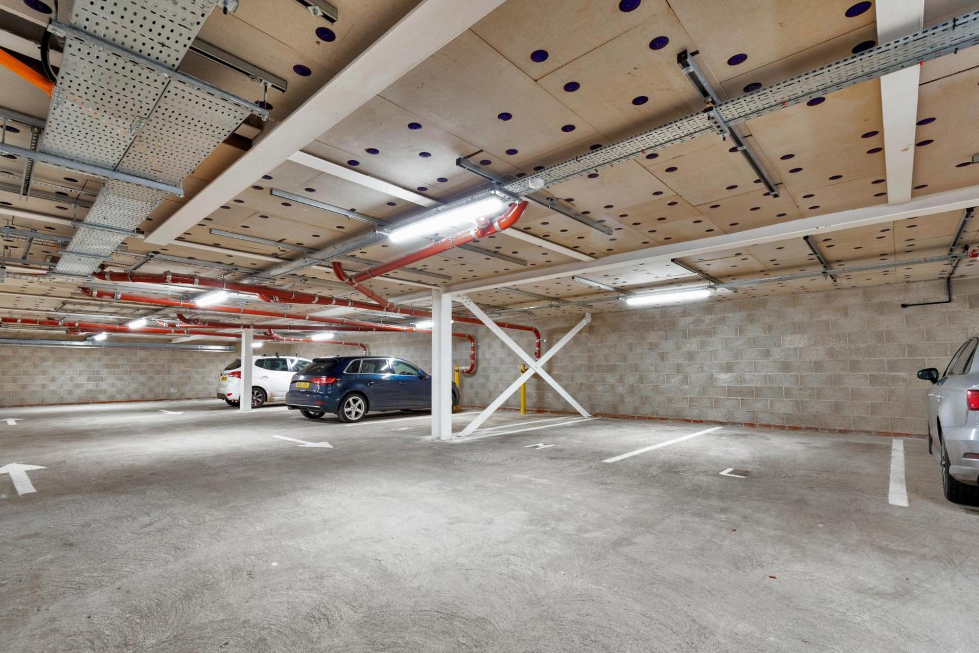 47 With Free Secure Parking And Onsite Gym Apartment