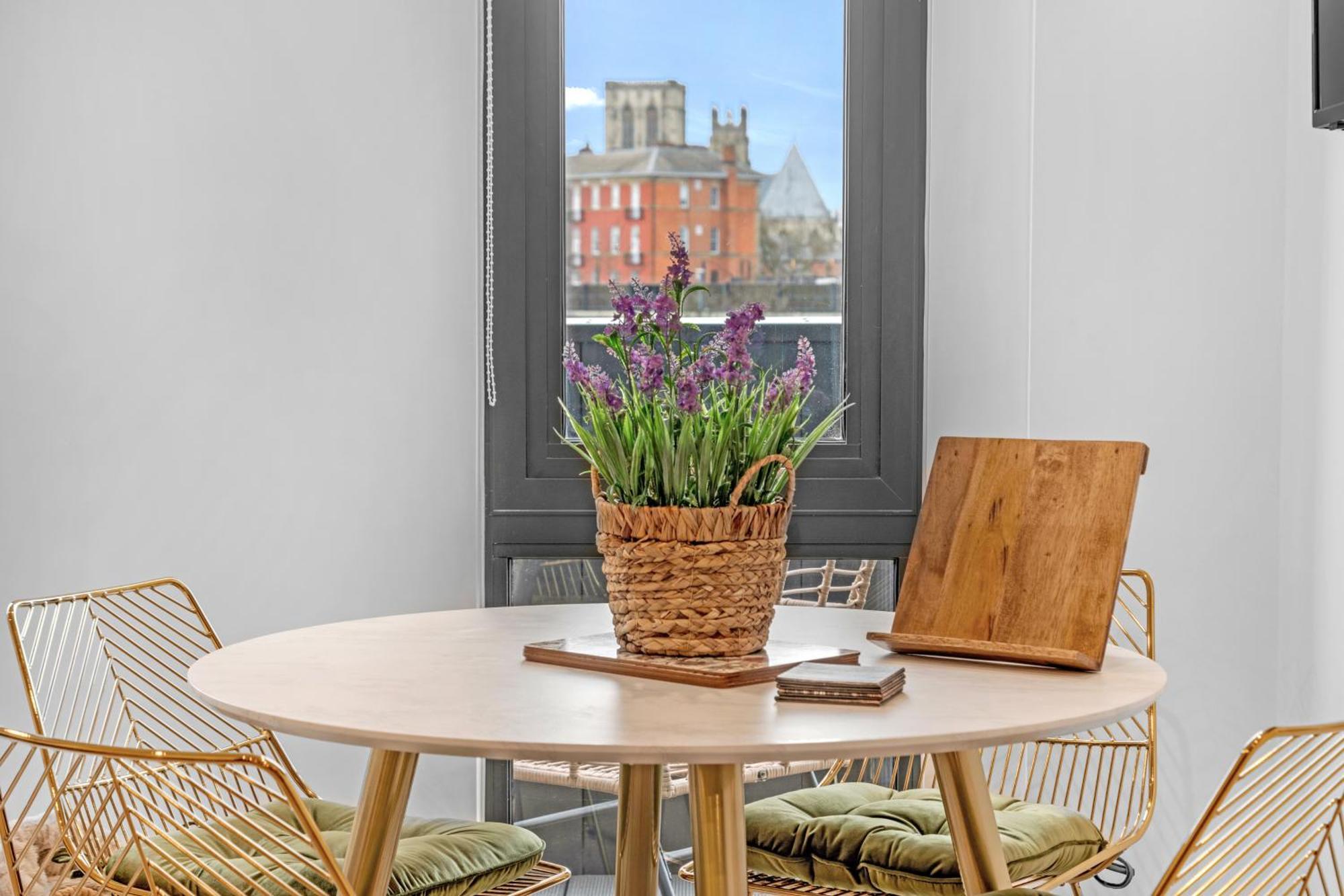 Apartment 21 Two Bedroom- With Secure Parking And Free Onsite Gym York