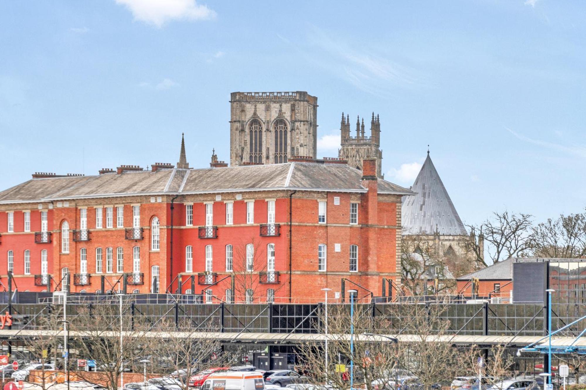21 Two Bedroom- With Secure Parking And Free Onsite Gym York