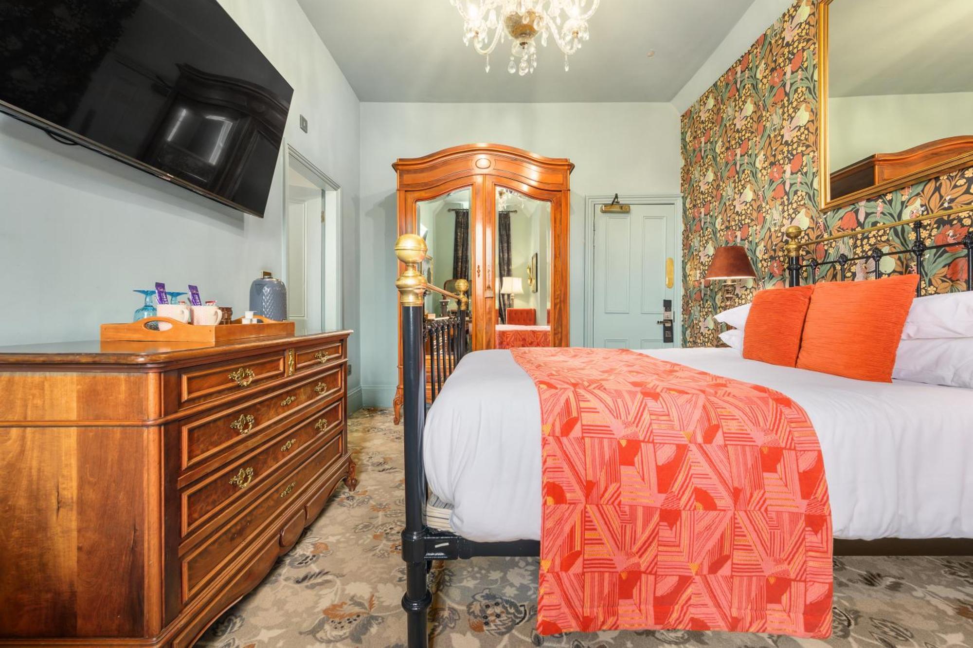 Hotel Clementine's