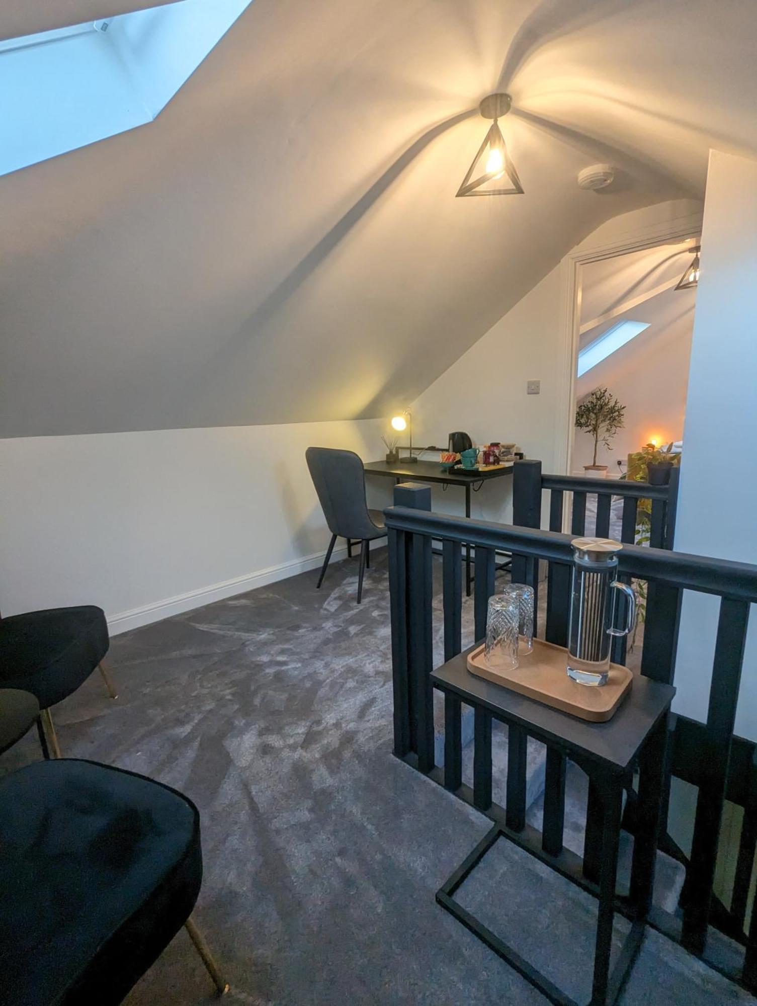 2 X Double - 2 X Free Off Street Parking Spaces Homestay York