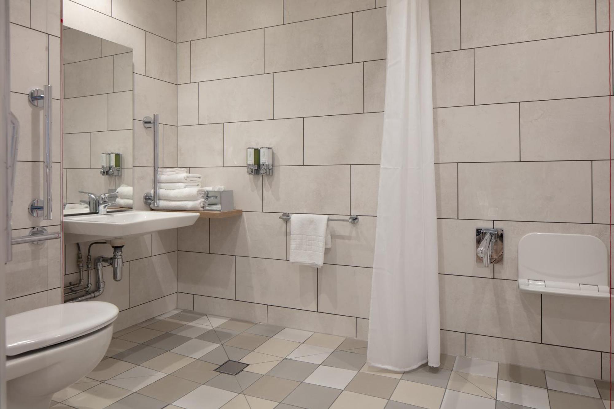 Hampton By Hilton Piccadilly Hotel 3*