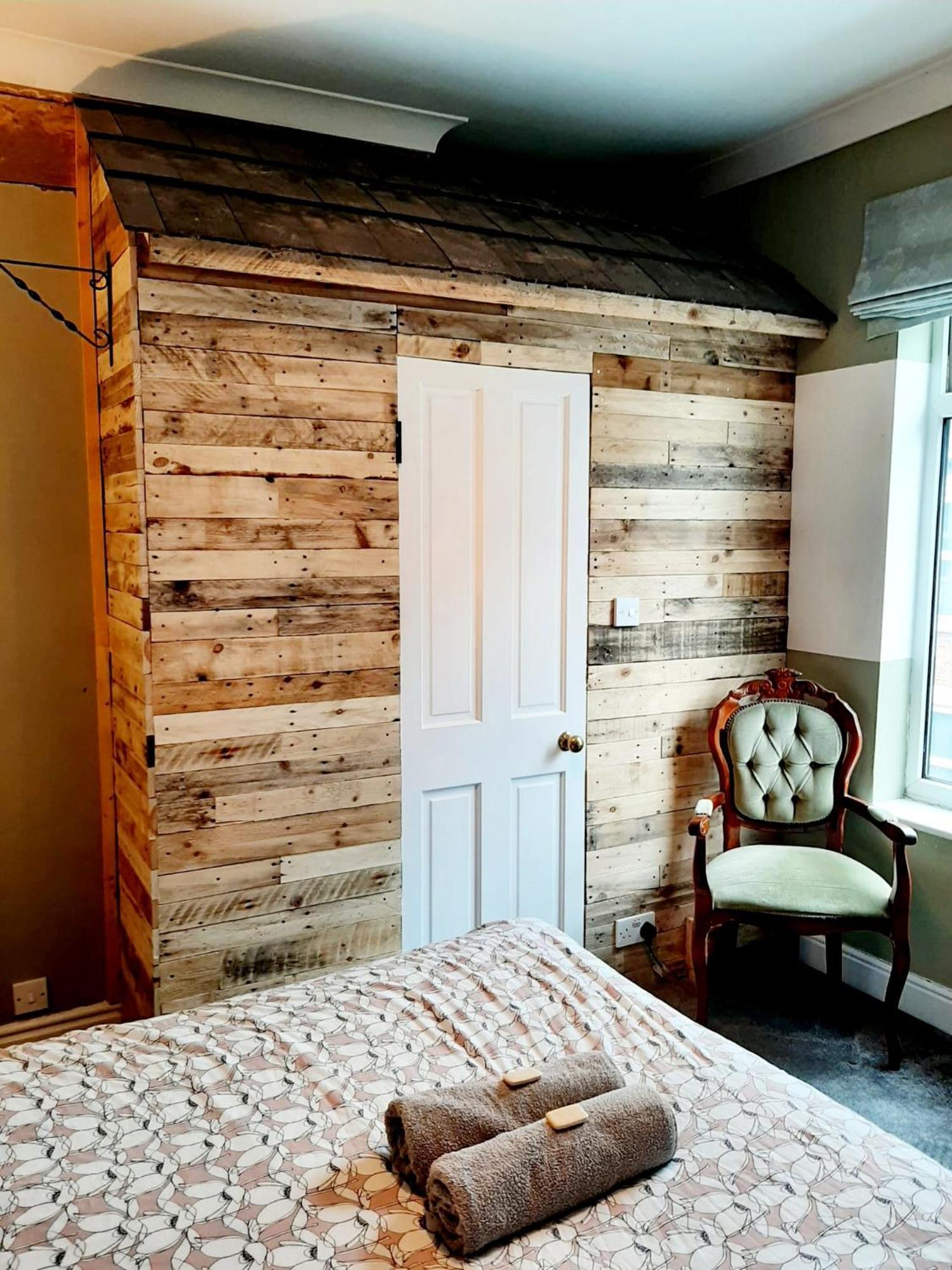 Salisbury - Free Parking Guest house *