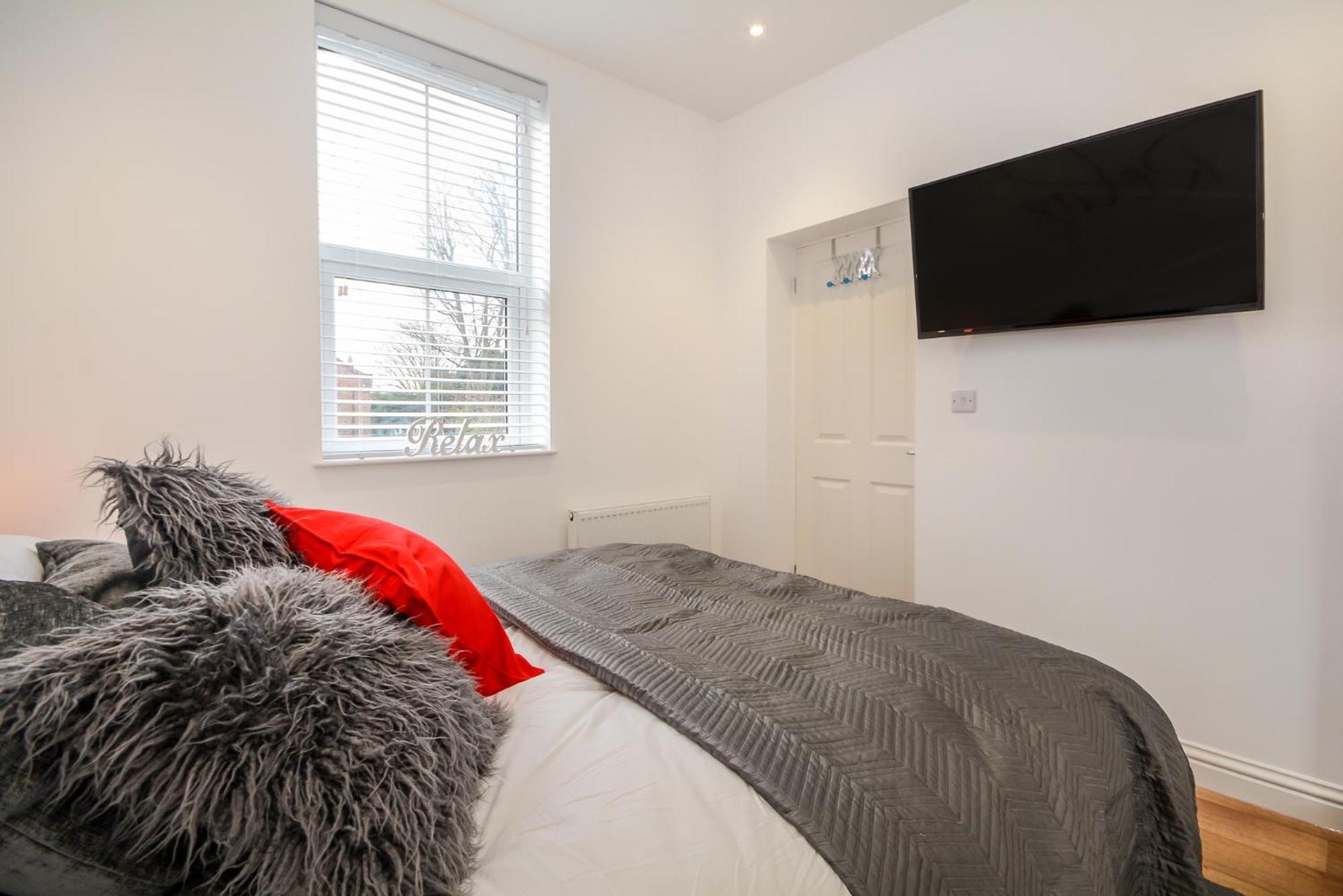Henry Court 3 Apartment