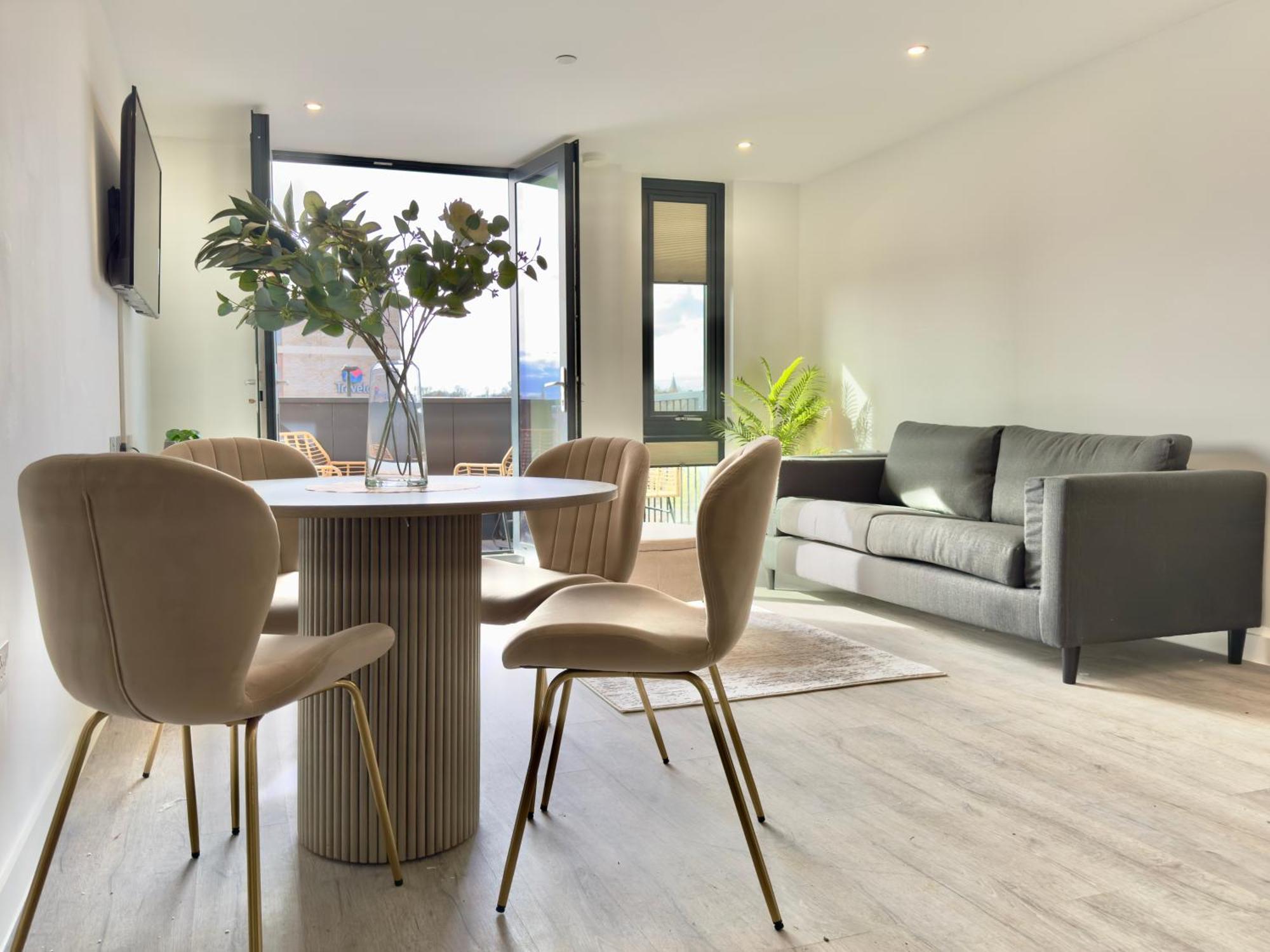 Apartment Style 36 With Free Secure Parking *