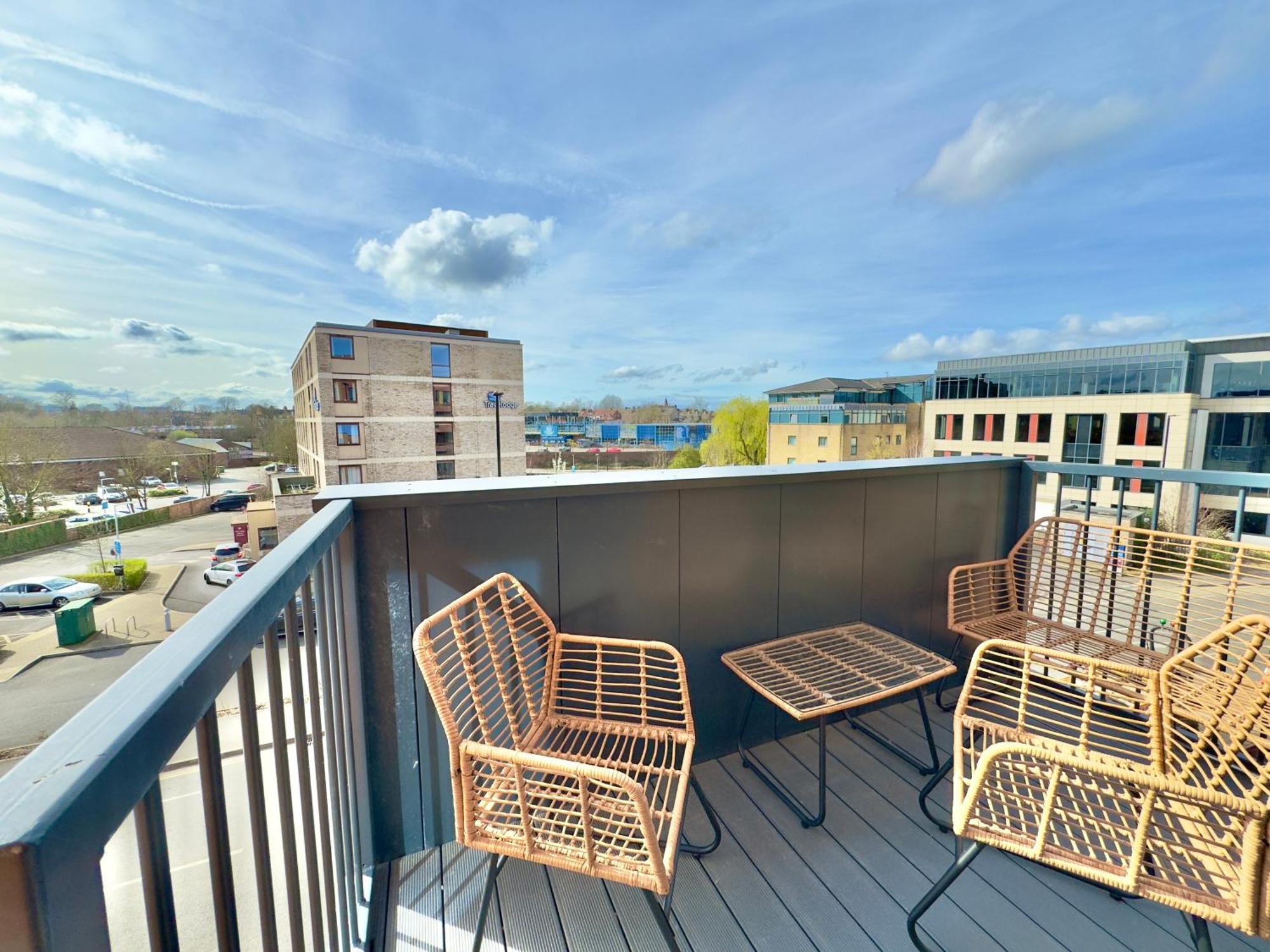 Apartment Style 36 With Free Secure Parking *