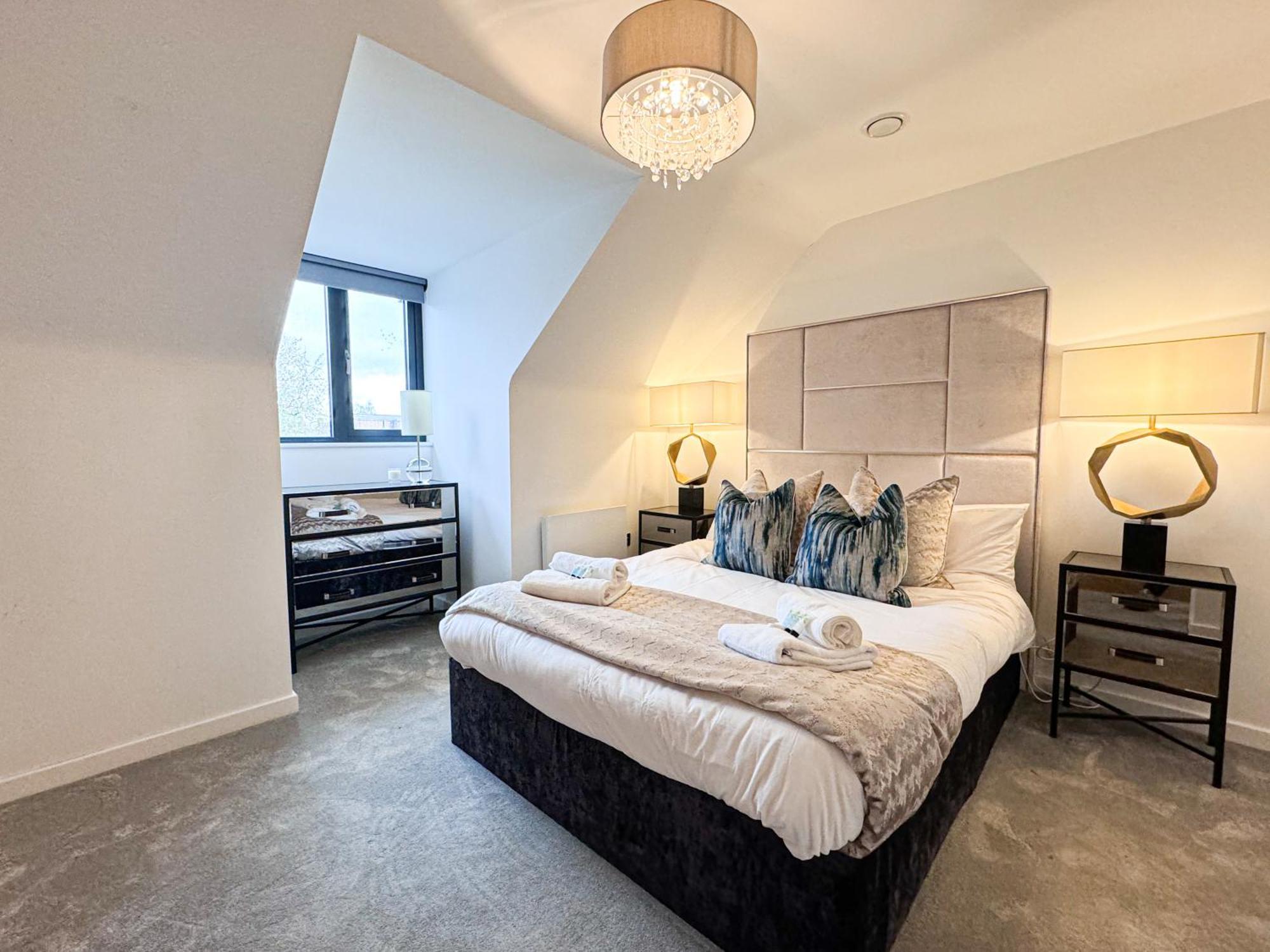 Free Parking - - Penthouse * York