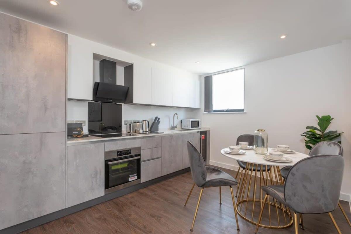 Stayzeni, Ouse Court Stunning 2 Bed Flat Apartment *